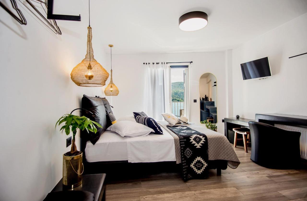 A & B Minimal Suite Ιι With Sea View In Argostoli Exterior foto