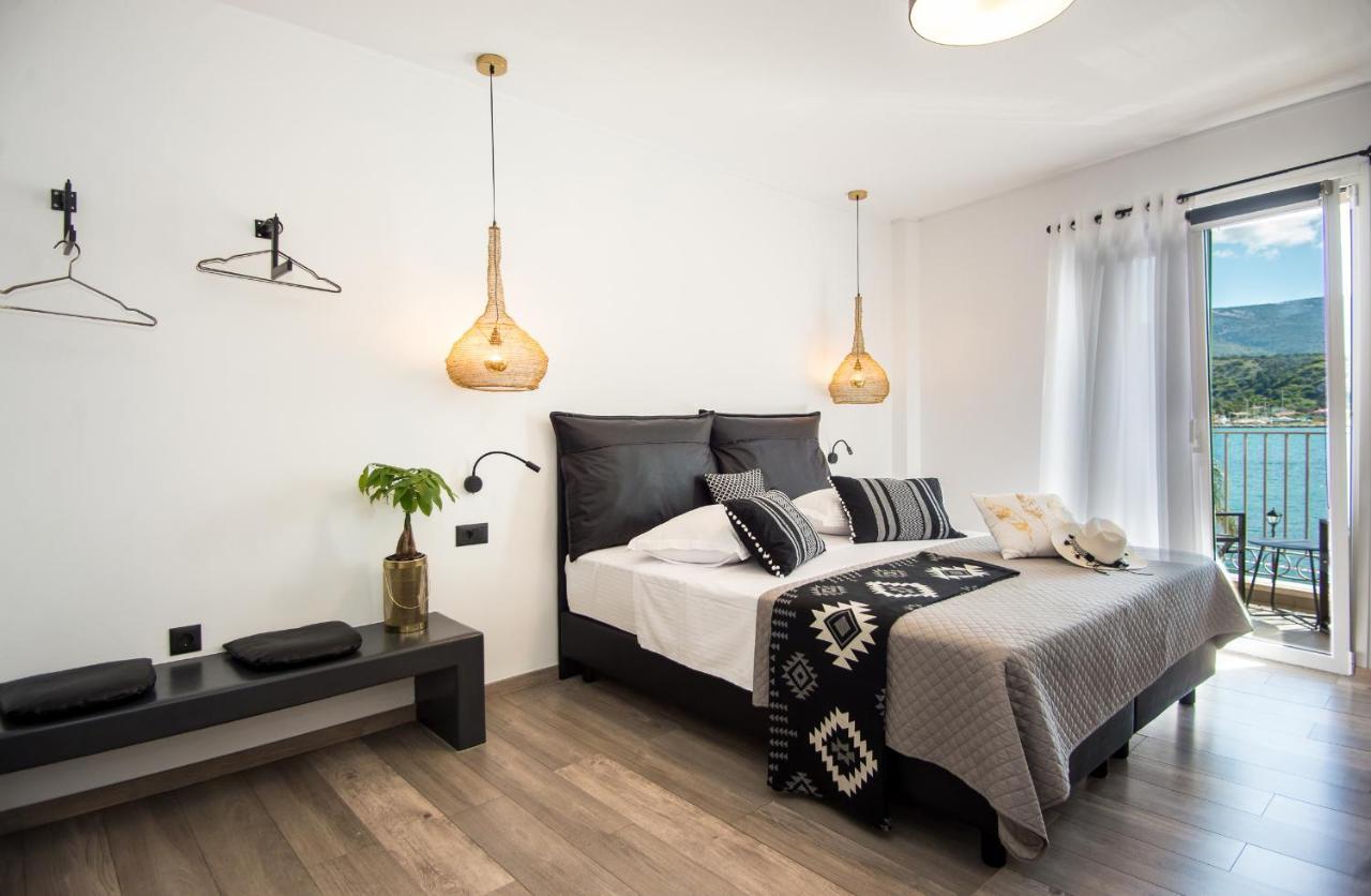 A & B Minimal Suite Ιι With Sea View In Argostoli Exterior foto